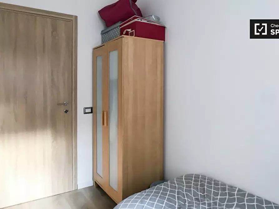 Immagine 2 di Camera condivisa in affitto  in Viale Giustiniano Imperatore a Roma