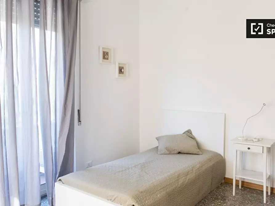 Immagine 4 di Camera condivisa in affitto  in Via Portuense a Roma