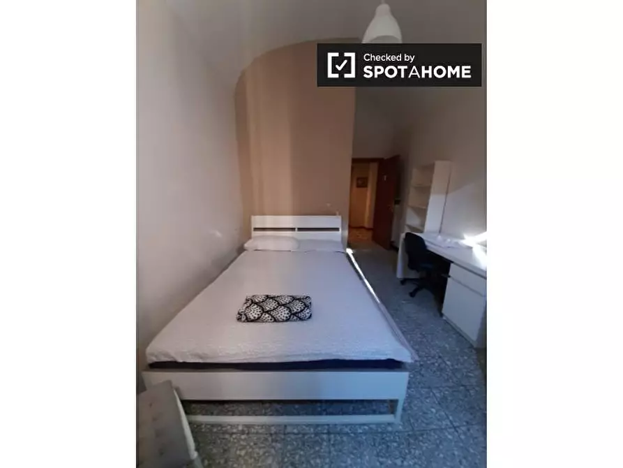Immagine 3 di Camera condivisa in affitto  in Via Principe Amedeo a Roma