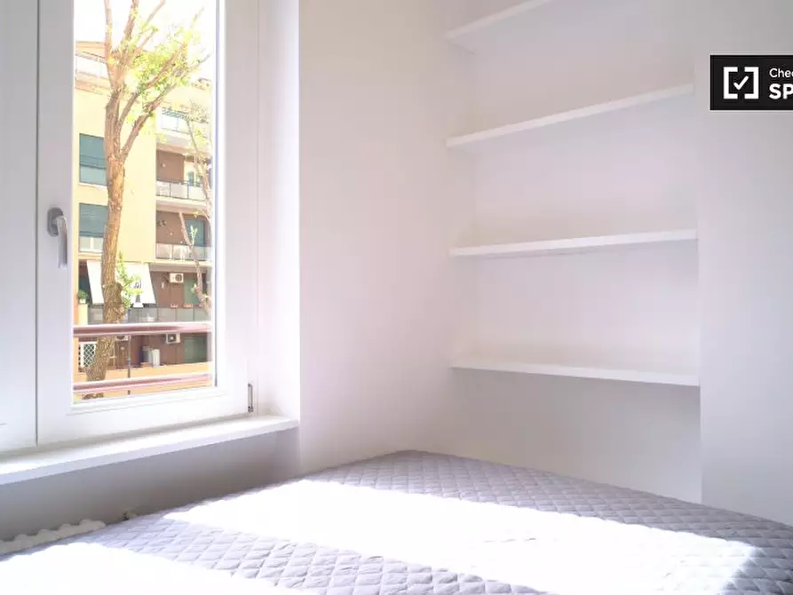 Immagine 2 di Camera condivisa in affitto  in Largo Ettore Marchiafava a Roma