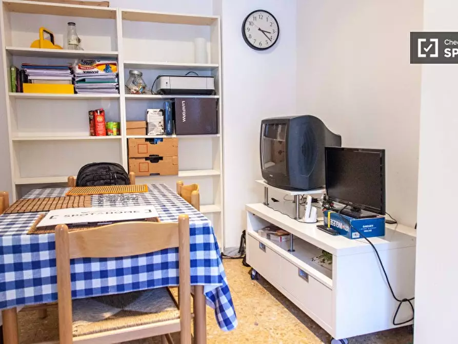 Immagine 4 di Camera condivisa in affitto  in Via Tuscolana a Roma