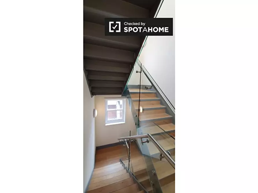 Immagine 13 di Appartamento in affitto  in Apartment 3, 55 Banner St, London a Islington
