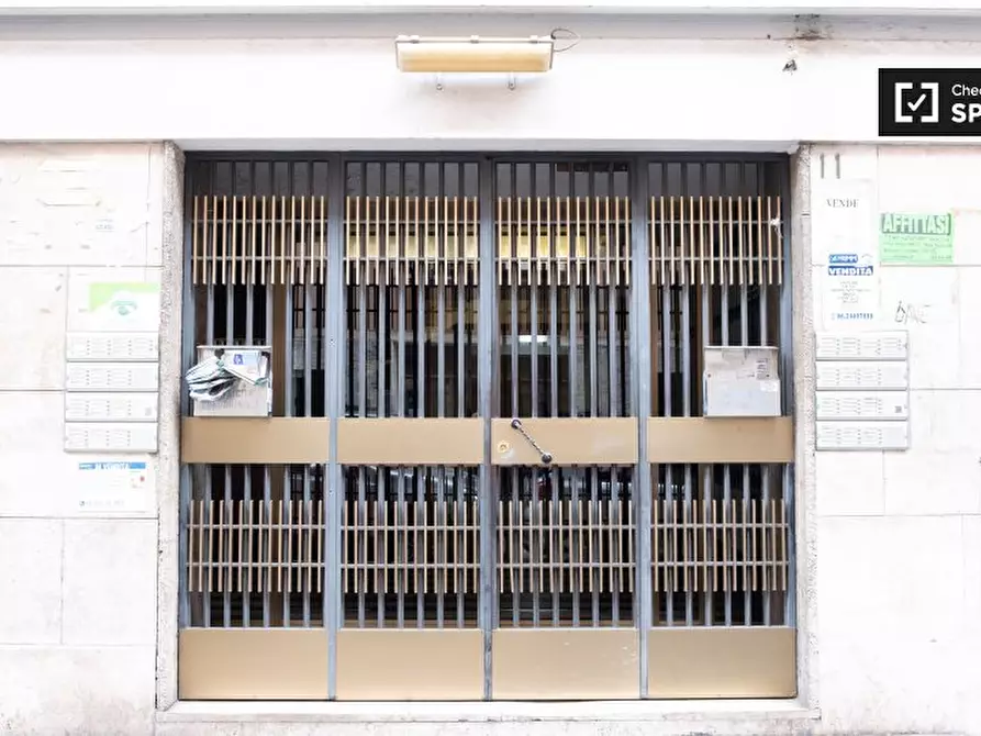 Immagine 18 di Camera condivisa in affitto  in Via Venzone a Roma