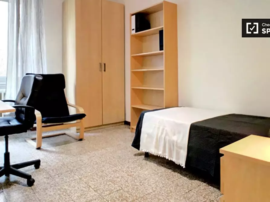 Immagine 2 di Camera condivisa in affitto  in Via Giovanni Pezzotti a Milano