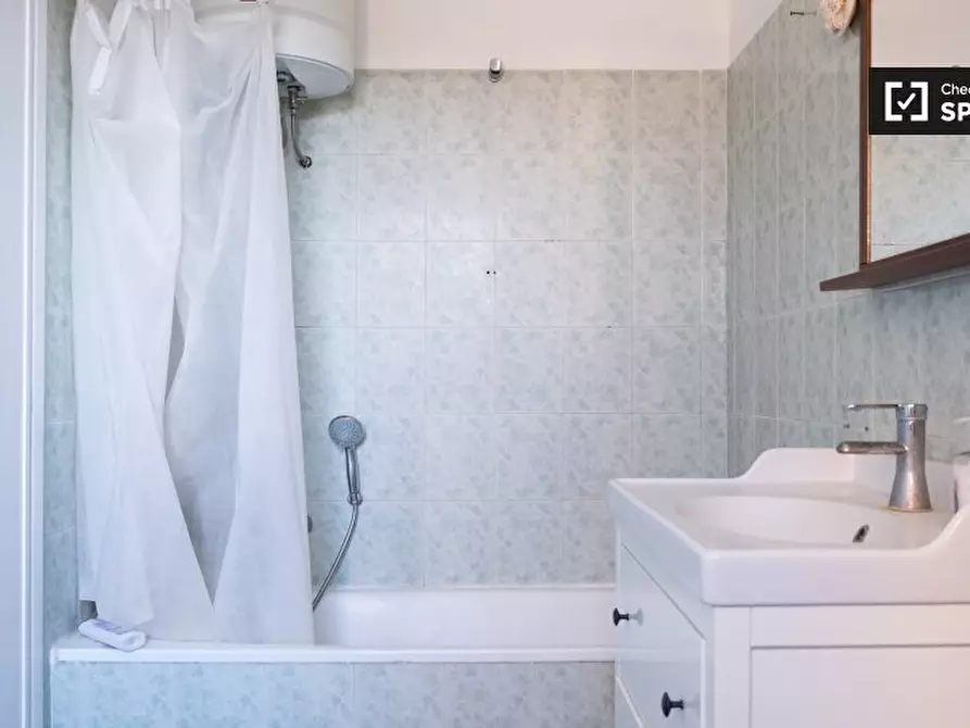 Immagine 10 di Camera condivisa in affitto  in Via Filippo Serafini, 00173 Roma RM, Italy a Roma