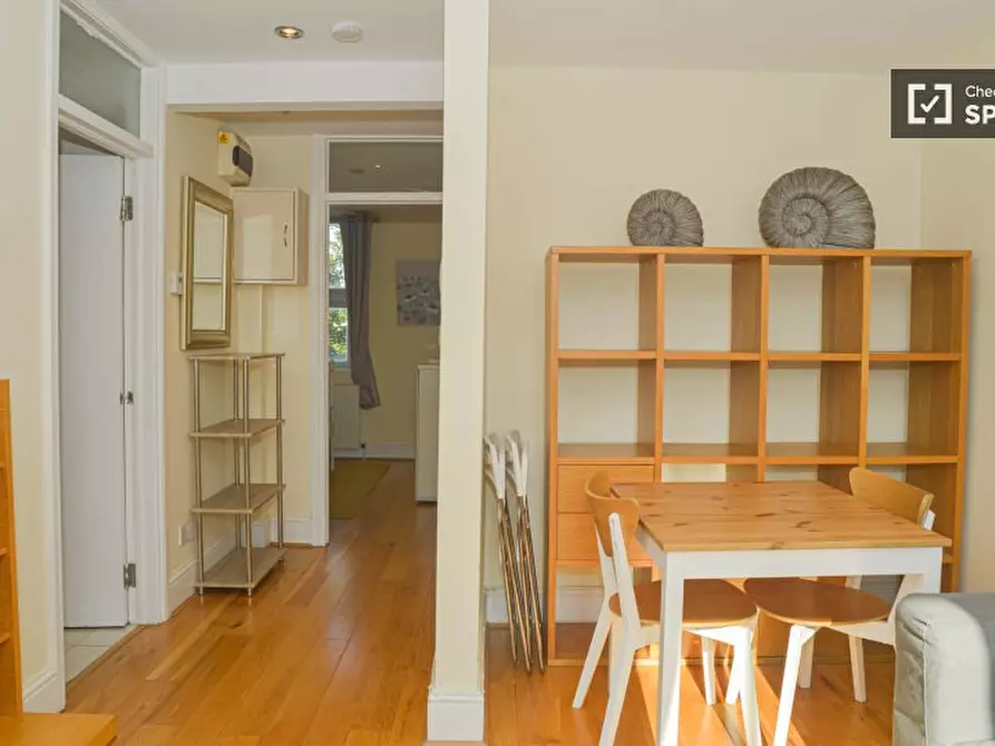 Immagine 3 di Appartamento in affitto  in C St Julian's Rd a Camden Town