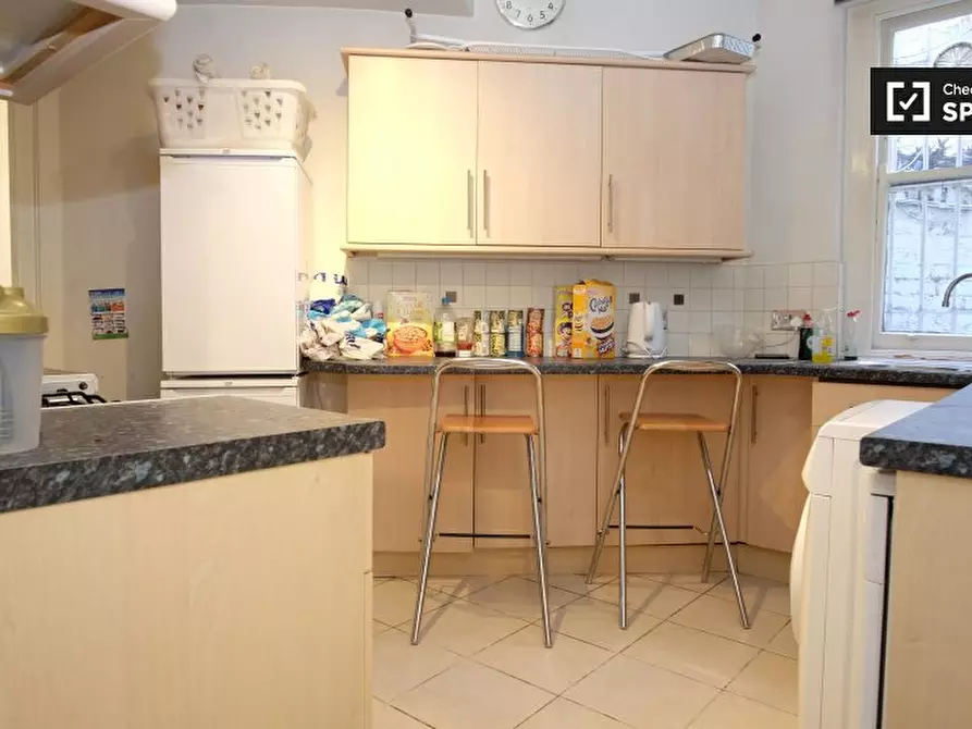 Immagine 5 di Camera condivisa in affitto  in Edith Road a Hammersmith