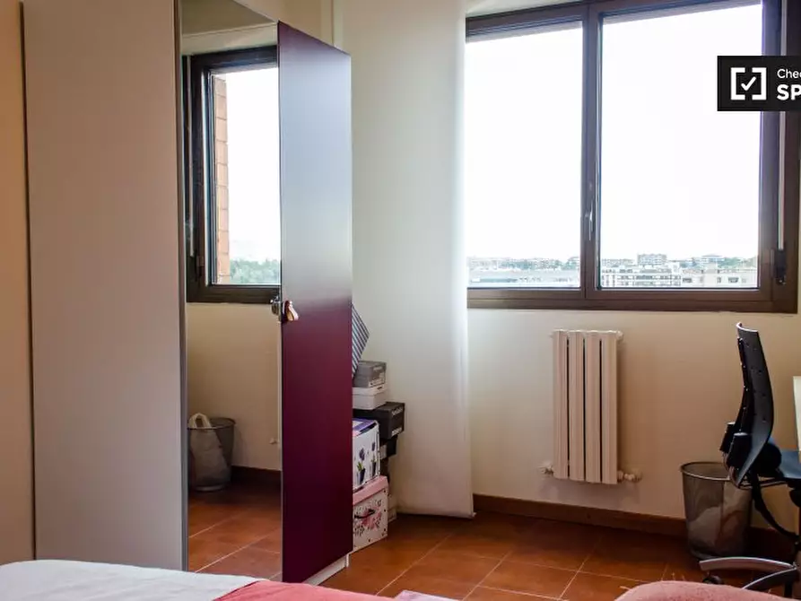 Immagine 2 di Camera condivisa in affitto  in Via Benedetto Croce, 00142 Roma RM, Italy a Roma