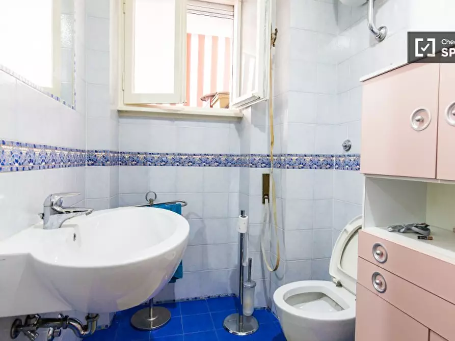 Immagine 13 di Camera condivisa in affitto  in Via Cinigiano a Roma