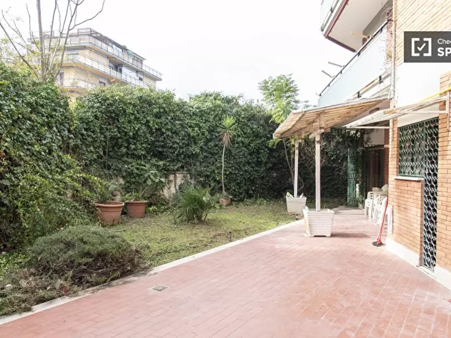 Immagine 5 di Camera condivisa in affitto  in Via dei Radiotelegrafisti a Roma