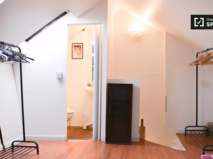 Immagine 18 di Appartamento in affitto  in Glengall Rd a Camden Town