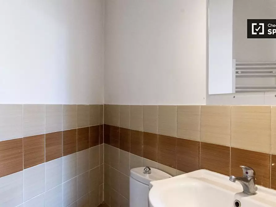 Immagine 5 di Camera condivisa in affitto  in Viale Regina Margherita a Roma