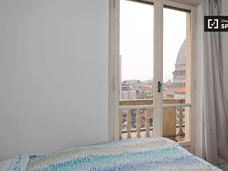 Immagine 4 di Camera condivisa in affitto  in Corso S. Maurizio a Torino