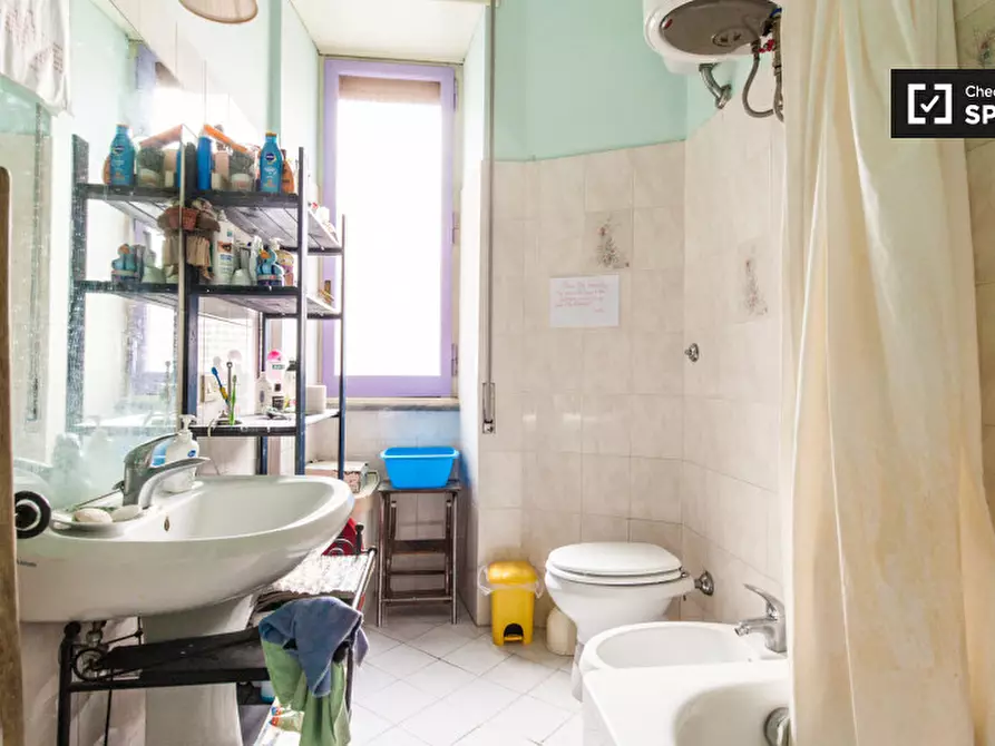 Immagine 7 di Camera condivisa in affitto  in Via Amiterno a Roma