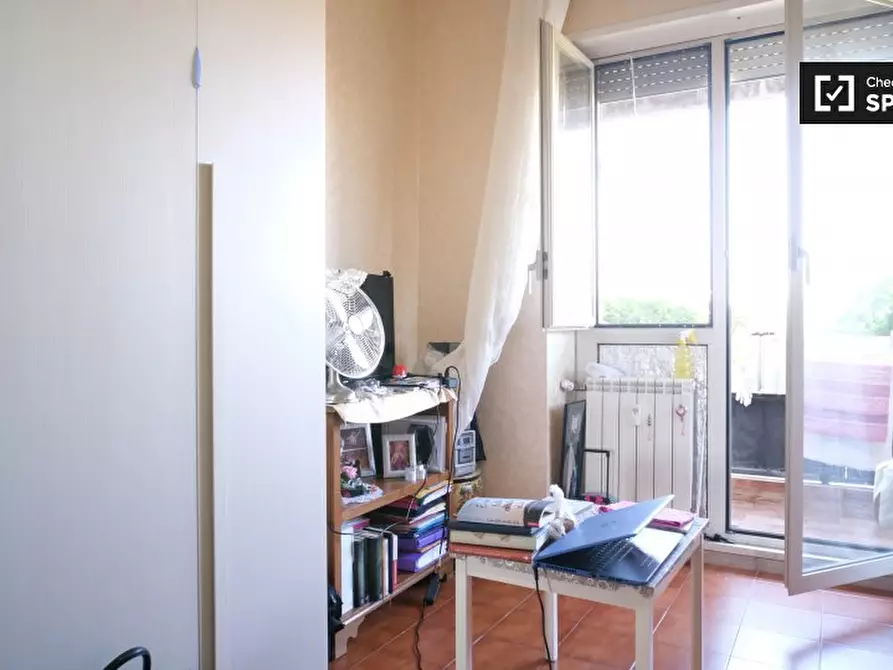 Immagine 4 di Camera condivisa in affitto  in Viale dei Caduti Nella Guerra di Liberazione, 00128 Roma RM, Italy a Roma