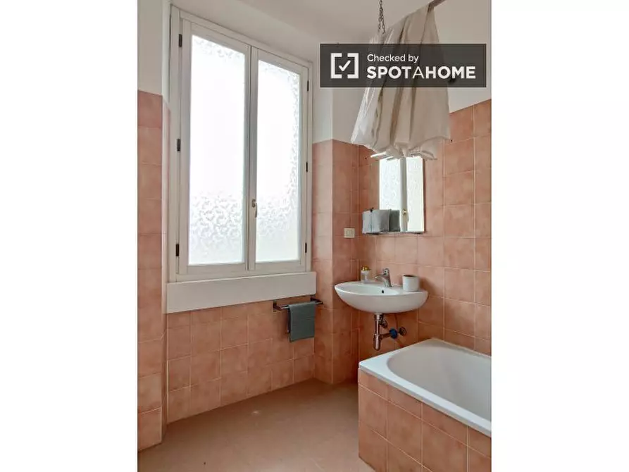 Immagine 12 di Camera condivisa in affitto  in Via Anton Giulio Barrili a Milano