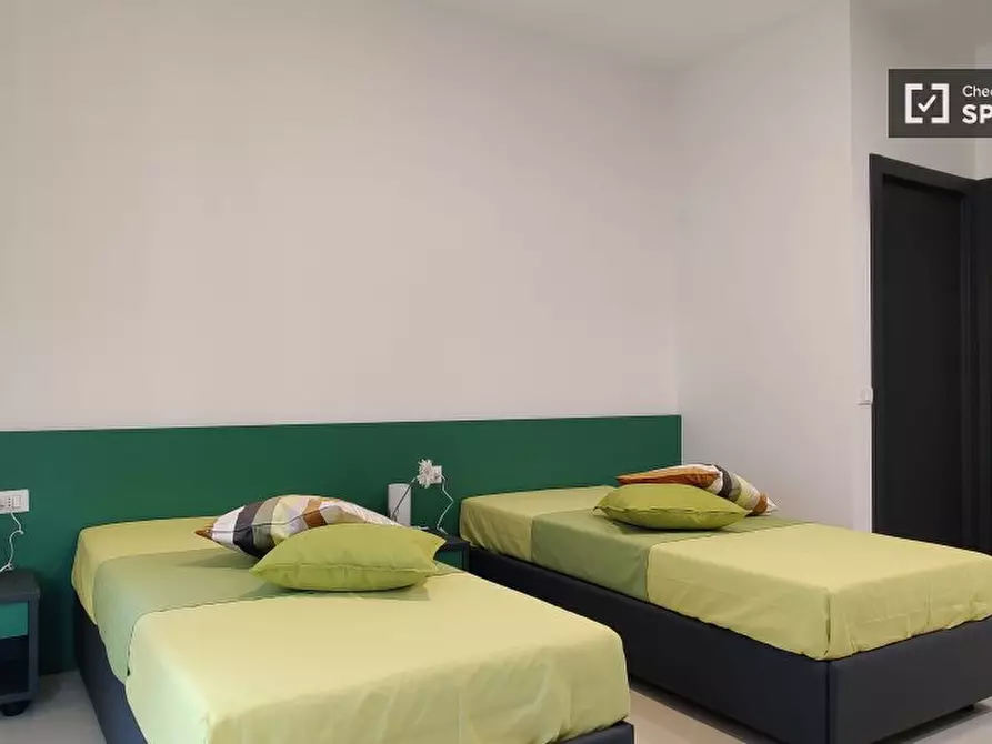 Immagine 2 di Camera condivisa in affitto  in Corso Italia a Milano