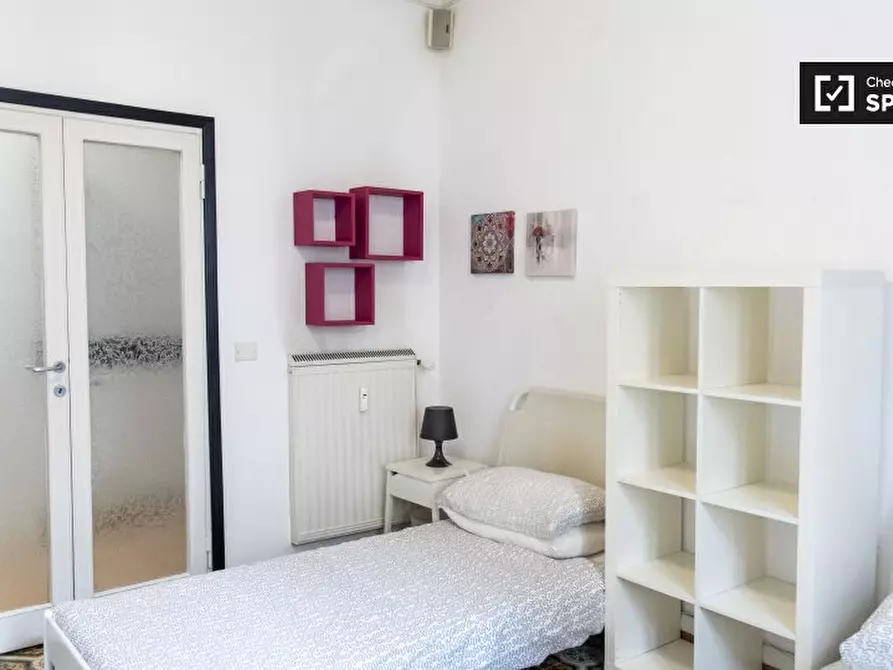 Immagine 3 di Camera condivisa in affitto  in Via Camilla a Roma