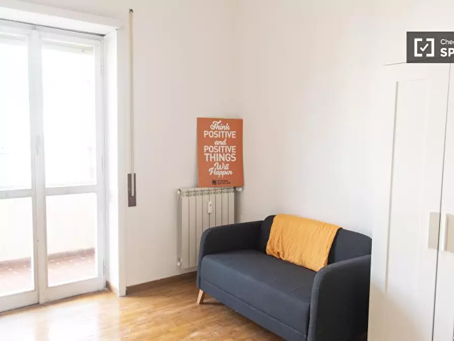 Immagine 4 di Camera condivisa in affitto  in Lungotevere di Pietra Papa a Roma