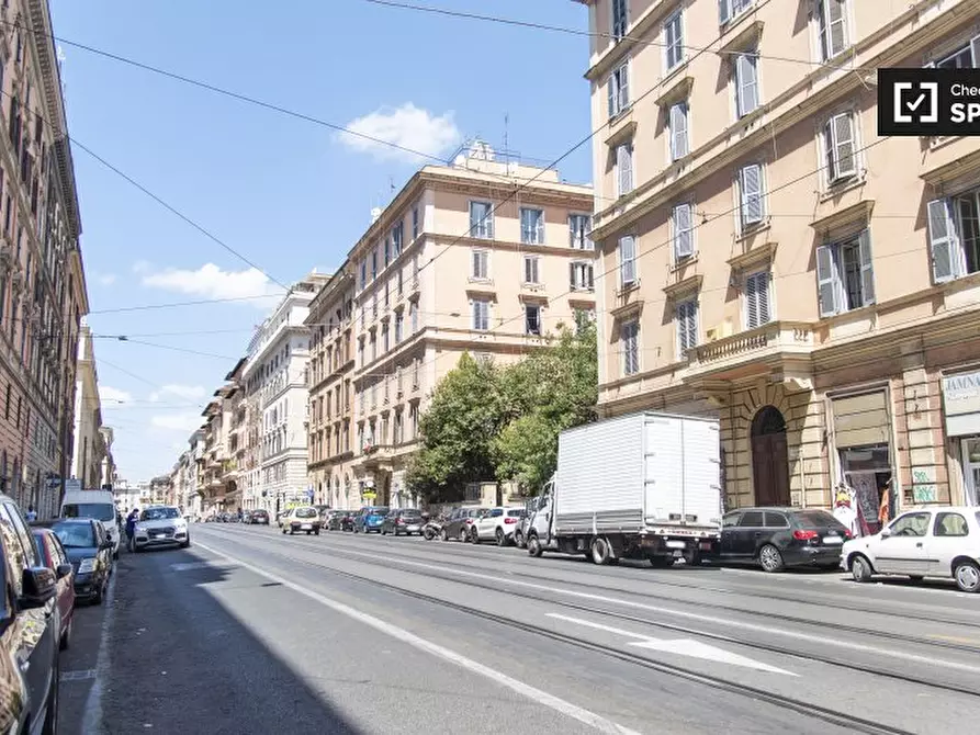 Immagine 18 di Camera condivisa in affitto  in Via Napoleone III a Roma