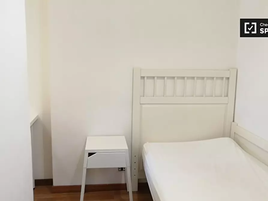 Immagine 3 di Camera condivisa in affitto  in Via Luca Valerio a Roma