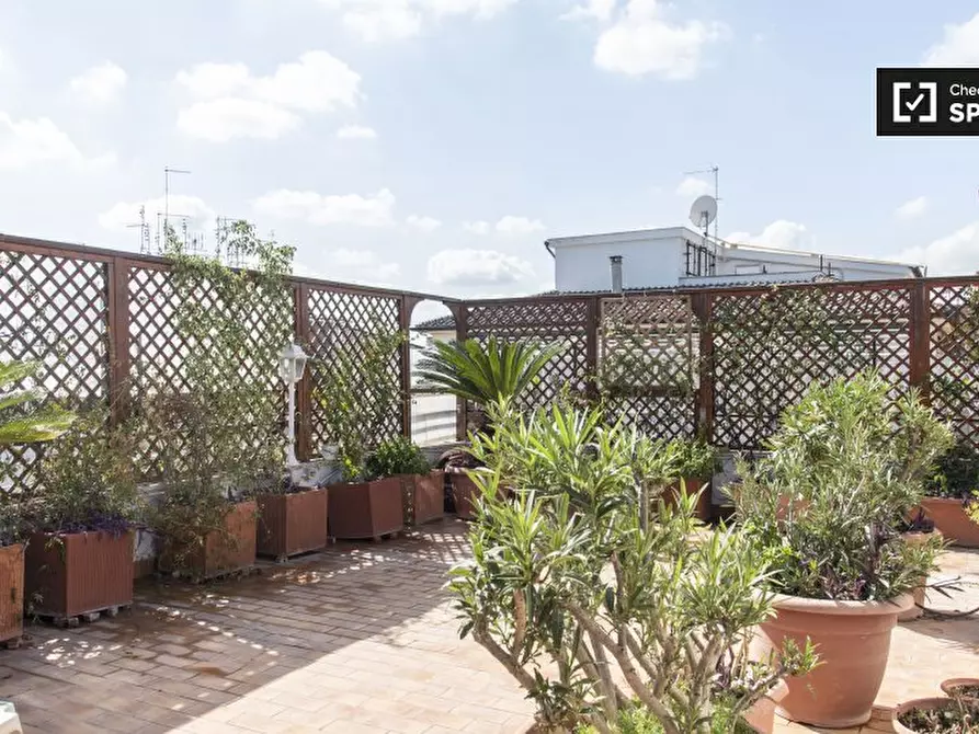 Immagine 13 di Camera condivisa in affitto  in Viale Somalia a Roma