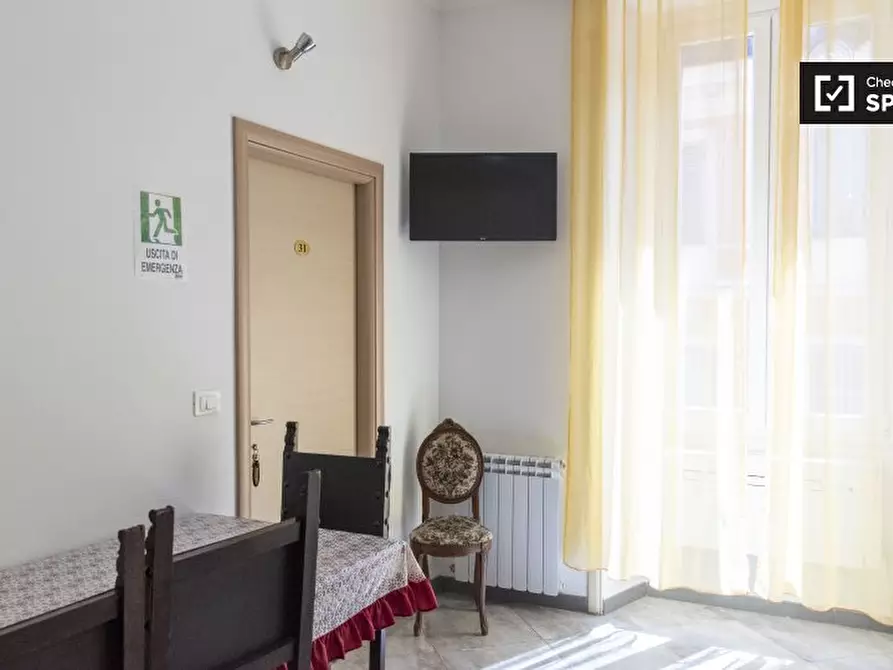 Immagine 12 di Camera condivisa in affitto  in Via Napoleone III a Roma