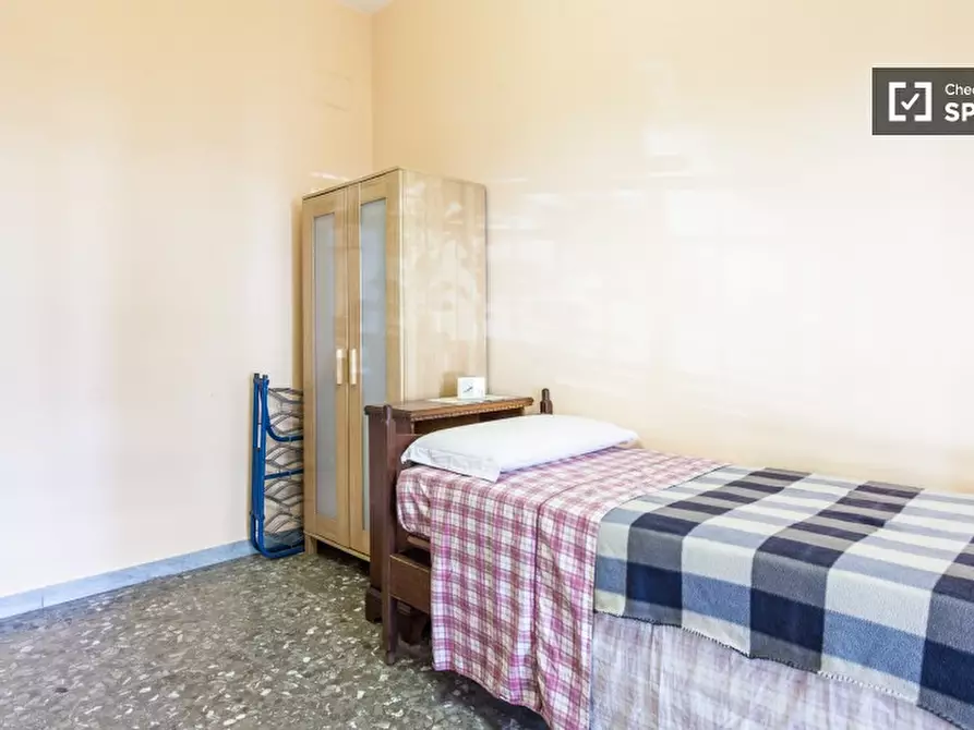 Immagine 4 di Camera condivisa in affitto  in Via Cinigiano a Roma