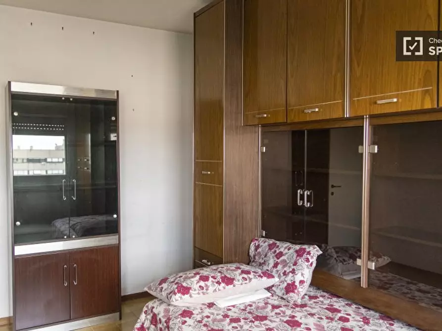 Immagine 4 di Camera condivisa in affitto  in Via Clemente Rebora a Roma