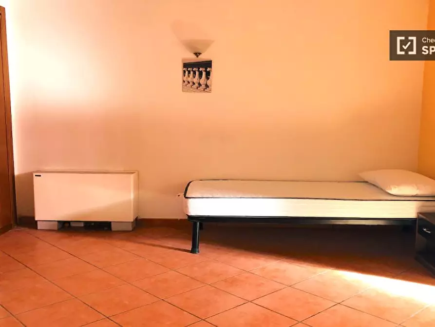 Immagine 3 di Camera condivisa in affitto  in Via Alessandro Brisse a Roma