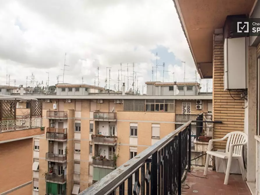 Immagine 18 di Camera condivisa in affitto  in Via Caprese a Roma