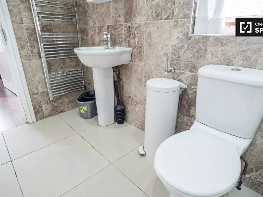 Immagine 15 di Camera condivisa in affitto  in Bethnal Green Road a Poplar