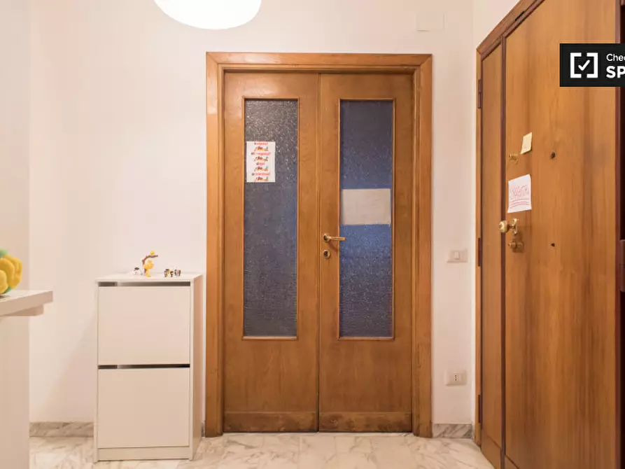 Immagine 17 di Camera condivisa in affitto  in Largo dei Colli Albani a Roma
