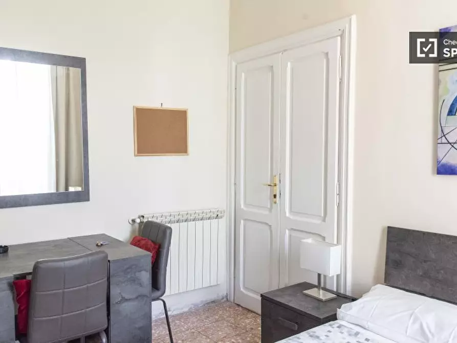Immagine 2 di Camera condivisa in affitto  in via Carlo Emanuele a Roma