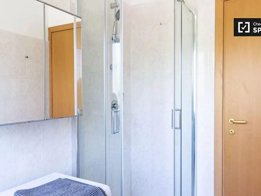 Immagine 10 di Camera condivisa in affitto  in Via Portuense a Roma