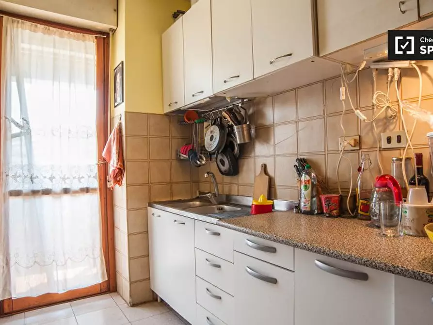 Immagine 8 di Camera condivisa in affitto  in Via Giulioli Eudo, 00173 Roma RM, Italy a Roma