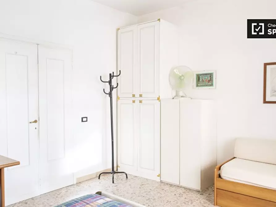 Immagine 3 di Camera condivisa in affitto  in Via Ulisse Dini, 00146 Roma RM, Italy a Roma