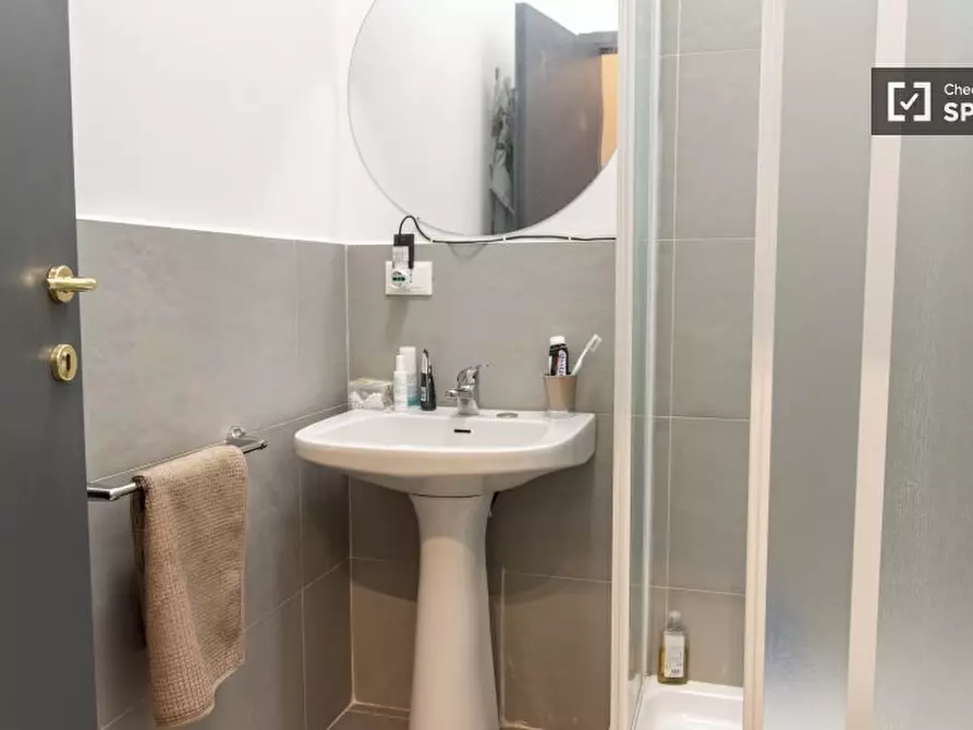 Immagine 9 di Camera condivisa in affitto  in Via Filippo Scolari a Roma