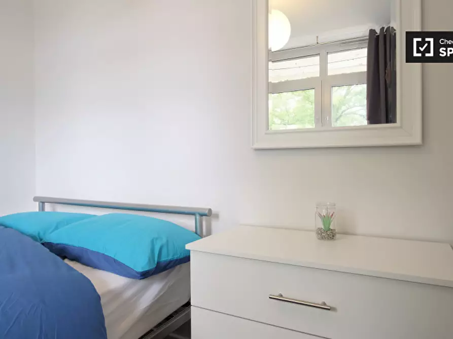 Immagine 1 di Camera condivisa in affitto  in Cambridge Heath Road a Poplar