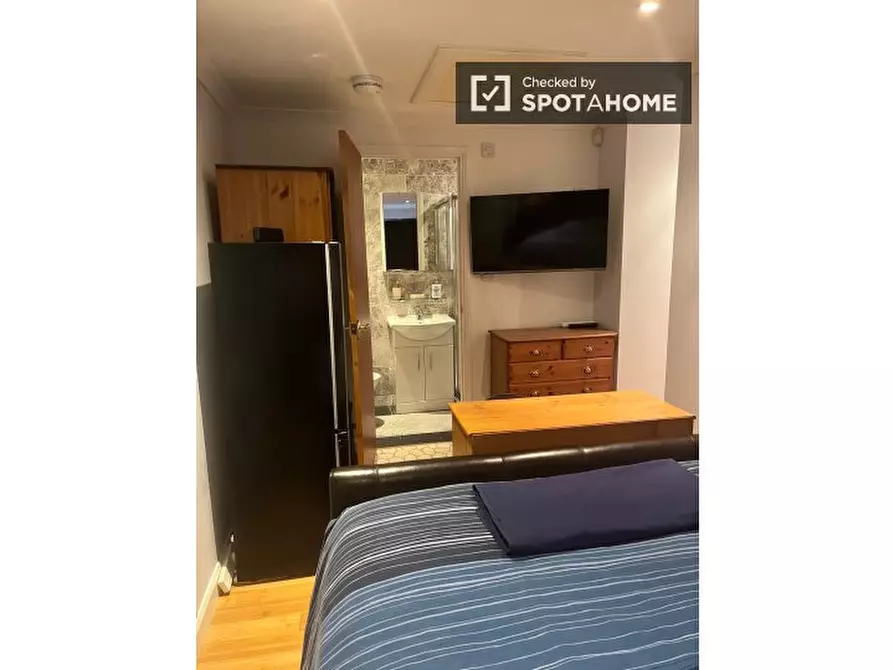 Immagine 3 di Camera condivisa in affitto  in Primrose Ln a Croydon