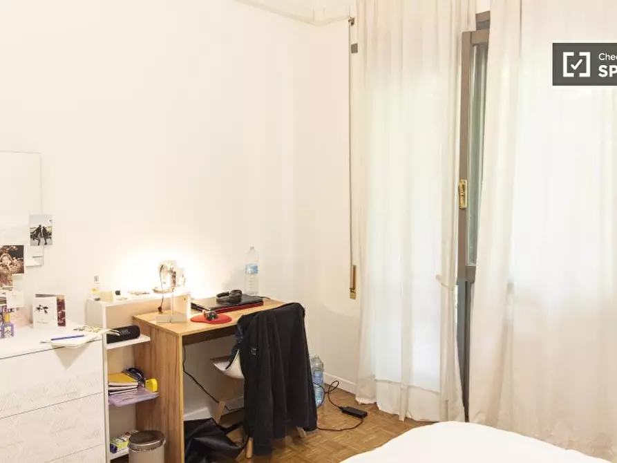 Immagine 2 di Camera condivisa in affitto  in Via Canzone del Piave a Roma