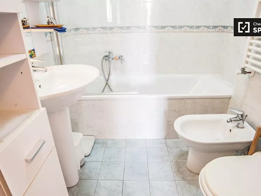 Immagine 15 di Camera condivisa in affitto  in Via Achille Capizzano a Roma