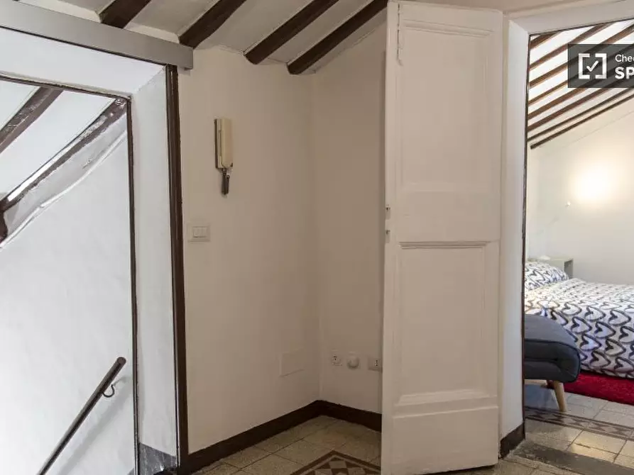 Immagine 15 di Appartamento in affitto  in Via di S. Calisto a Roma