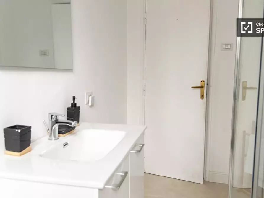 Immagine 8 di Camera condivisa in affitto  in Viale delle Medaglie d'Oro a Roma