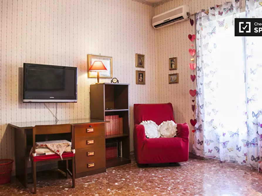 Immagine 19 di Camera condivisa in affitto  in Via delle Arniche a Roma