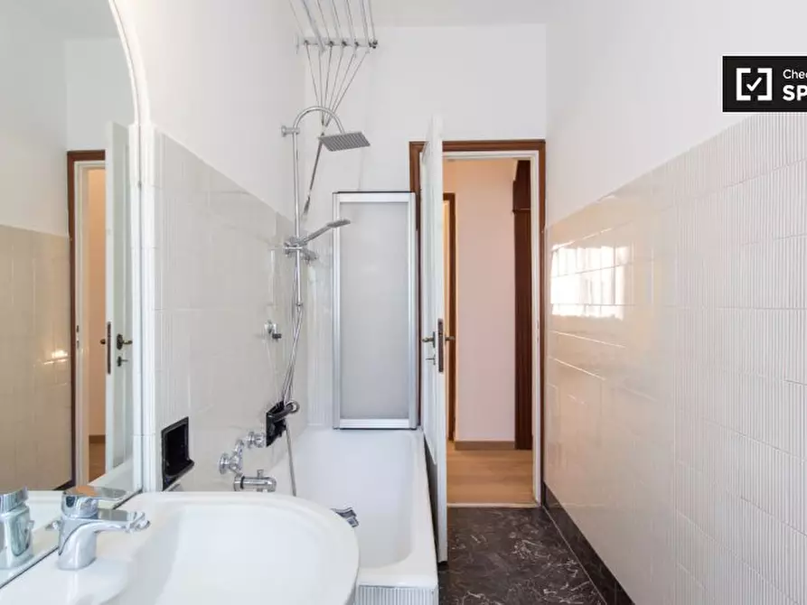 Immagine 14 di Camera condivisa in affitto  in Viale Gran Sasso a Milano