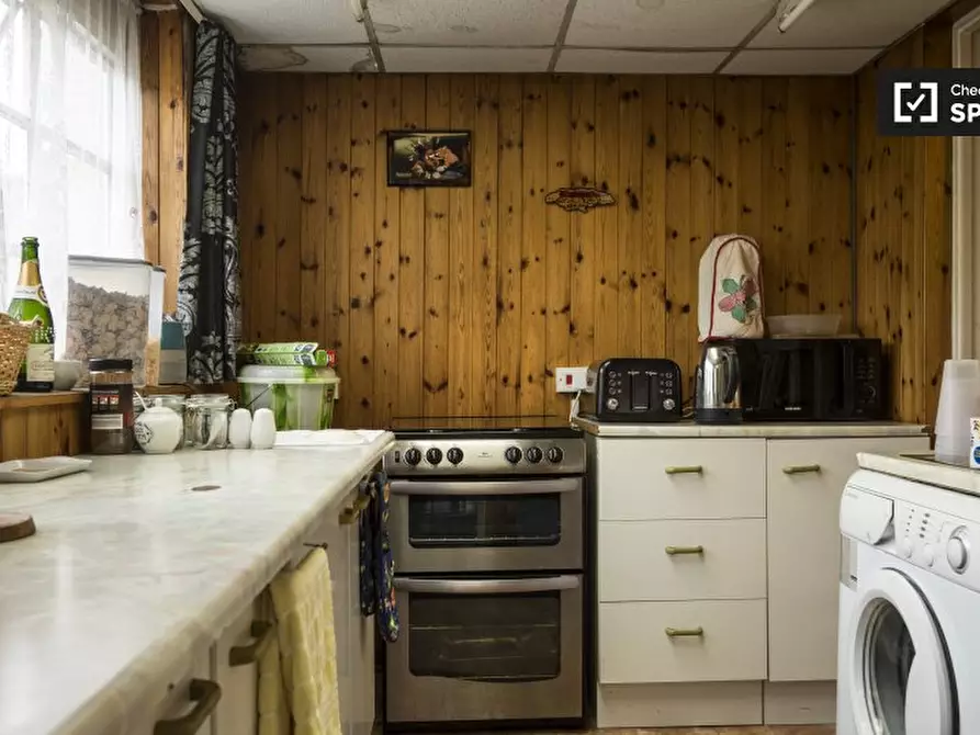 Immagine 11 di Camera condivisa in affitto  in Rochford Way a Croydon