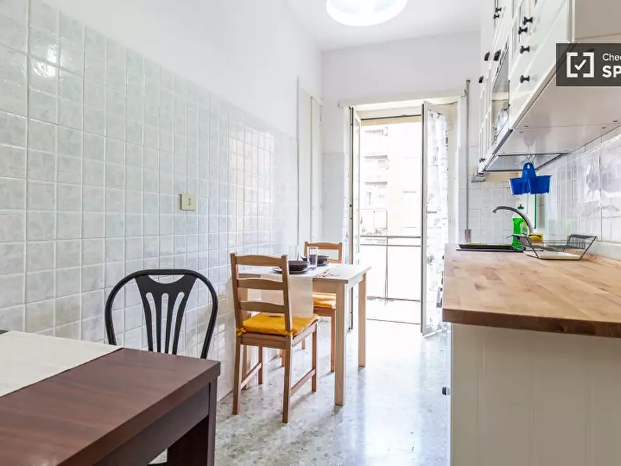 Immagine 10 di Camera condivisa in affitto  in Viale Partenope a Roma