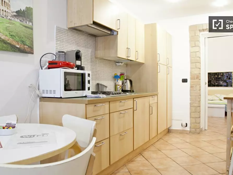 Immagine 4 di Appartamento in affitto  in Via di San Martino ai Monti a Roma