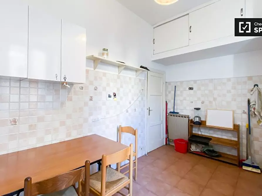 Immagine 11 di Camera condivisa in affitto  in Via Massaciuccoli a Roma